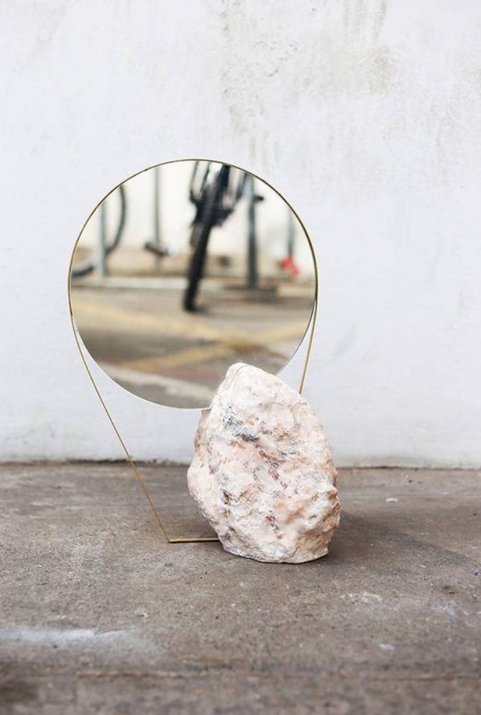 miroir-design-miroir-rond-original-et-pierre-blanche