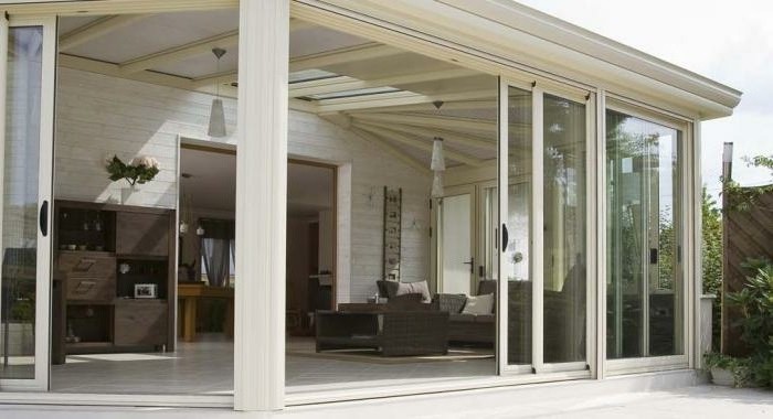 veranda-concept-alu-gamme-armonia-style-rustique-grandes-vitrages-à-contrôle-solaire