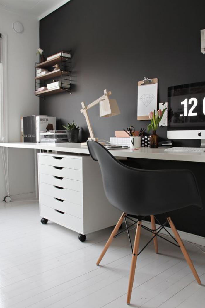 bureau-style-scandinave-peinture-murale-noire-bureau-blanc-plateau-et-tiroirs