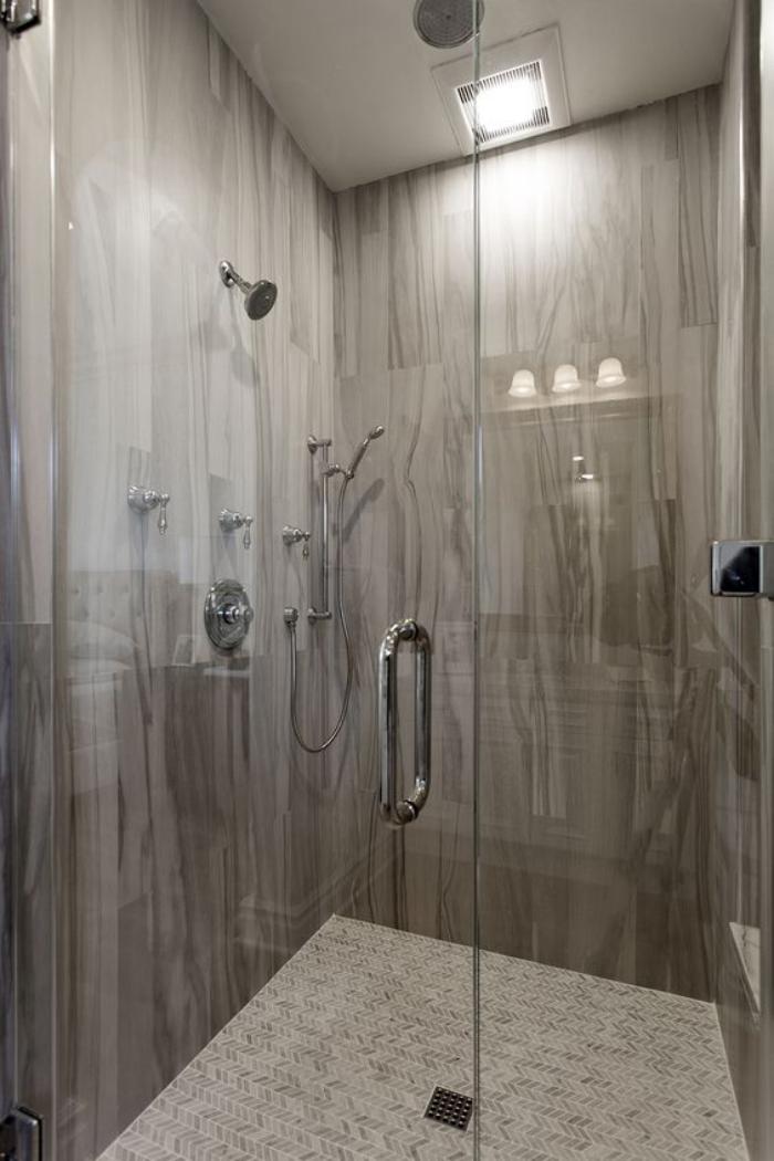 carrelage-imitation-bois-carreaux-aspect-bois-salle-de-bain-moderne