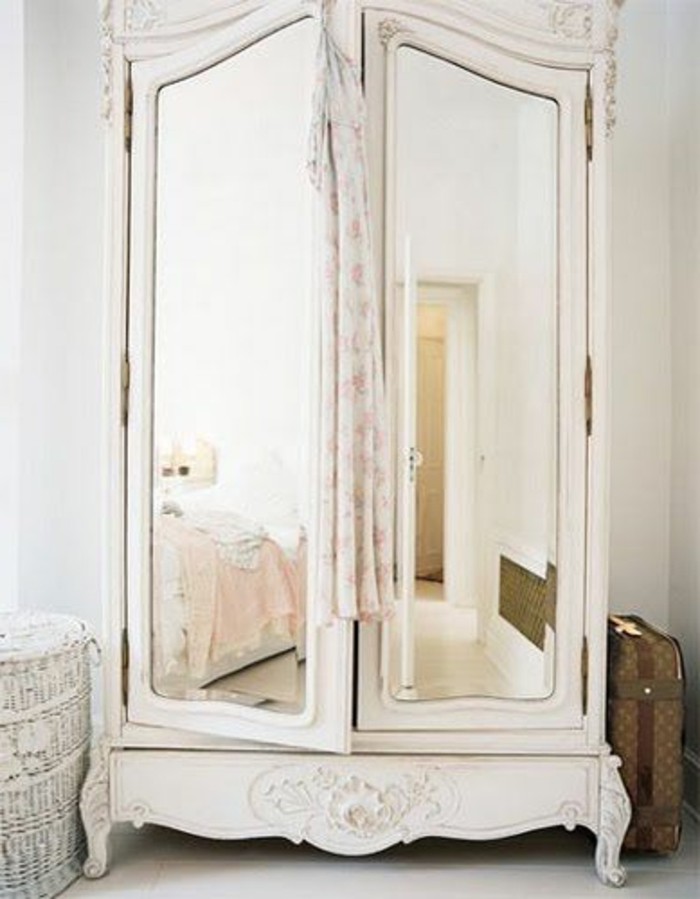 grand-miroir-ancien-avec-rangement-meuble-vintage-avec-miroir