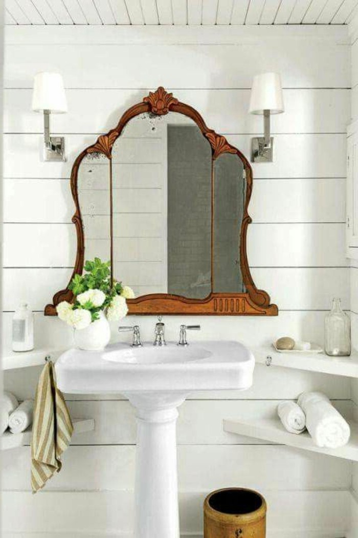 grand-miroir-ancien-carrelage-blanc-vasque-blanche