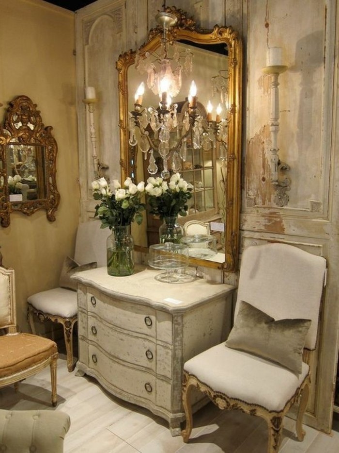 grand-miroir-ancien-pour-lentree-meuble-blanc-shabby