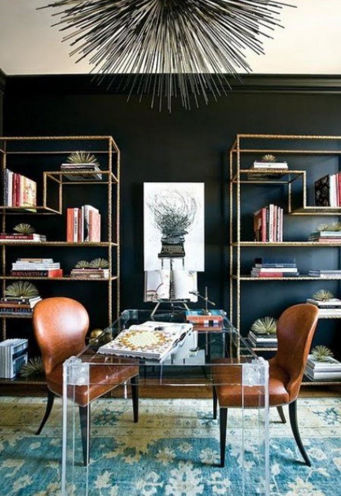 meuble-bureau-design-bureau-en-verre-et-chaises-en-cuir-marron
