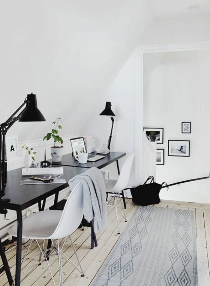 meuble-informatique-lampe-bureau-blanc-mur