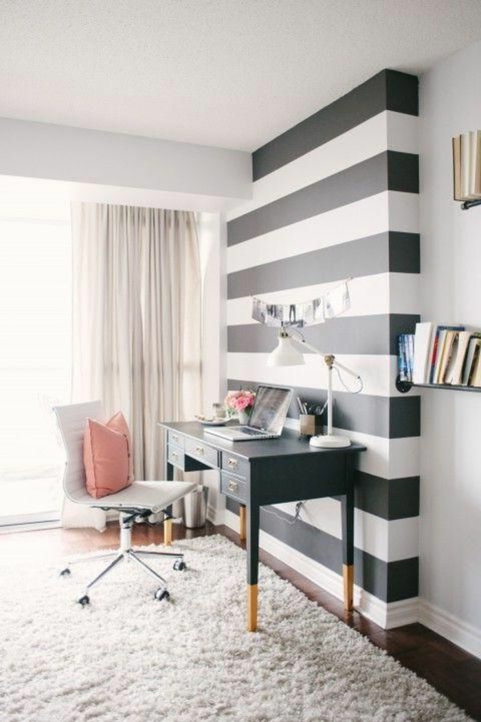 meuble-informatique-tapis-murs-blanc-noir-bureau