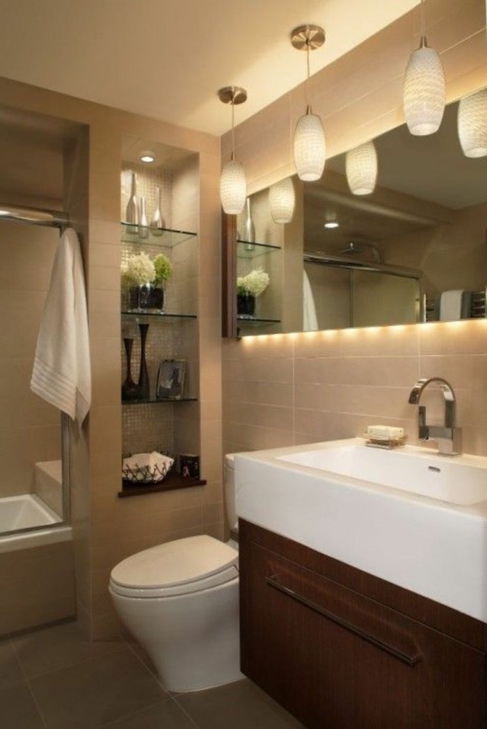 miroir-salle-de-bain-avec-beaucoup-de-lampes-lavabo-blanc