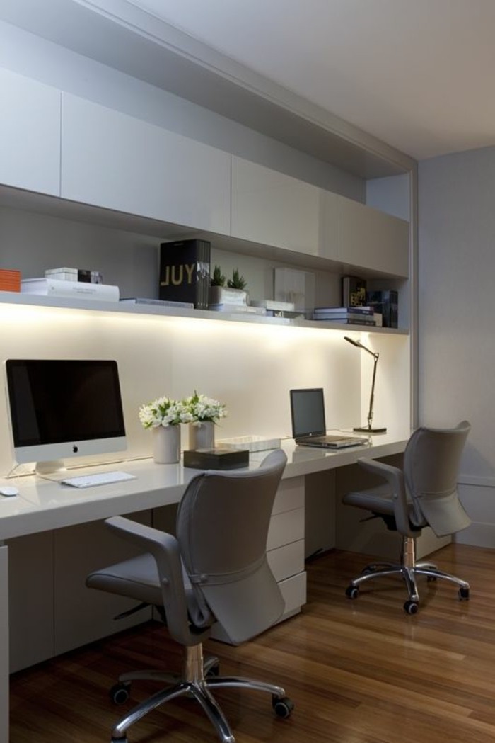 mobilier-de-bureau-contemporain-chaises-ergonomiques-office-en-blanc-et-gris