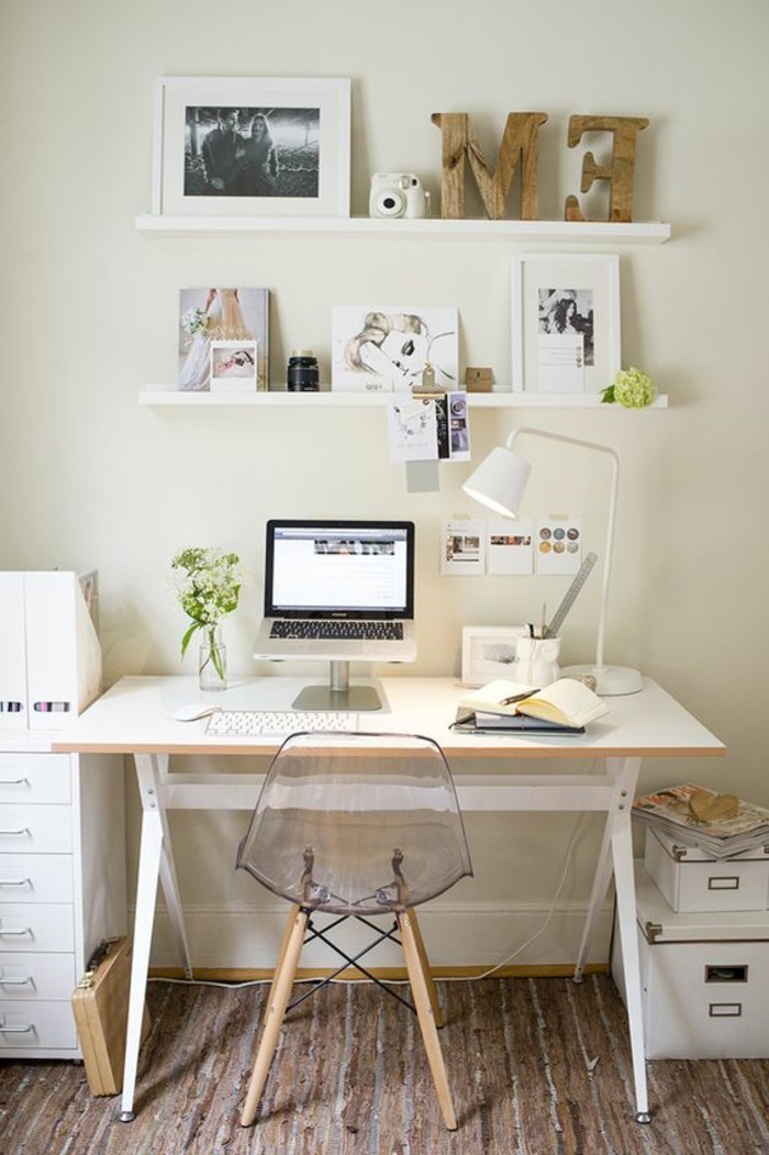bureau-laque-blanc-chaise-bois-et-acrylique