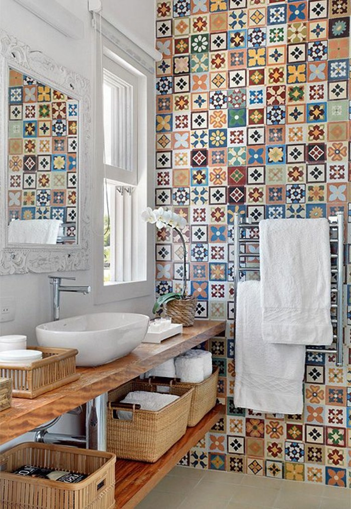 carrelage-patchwork-salle-de-bain-design-avec-carreaux-aux-motifs-anciens