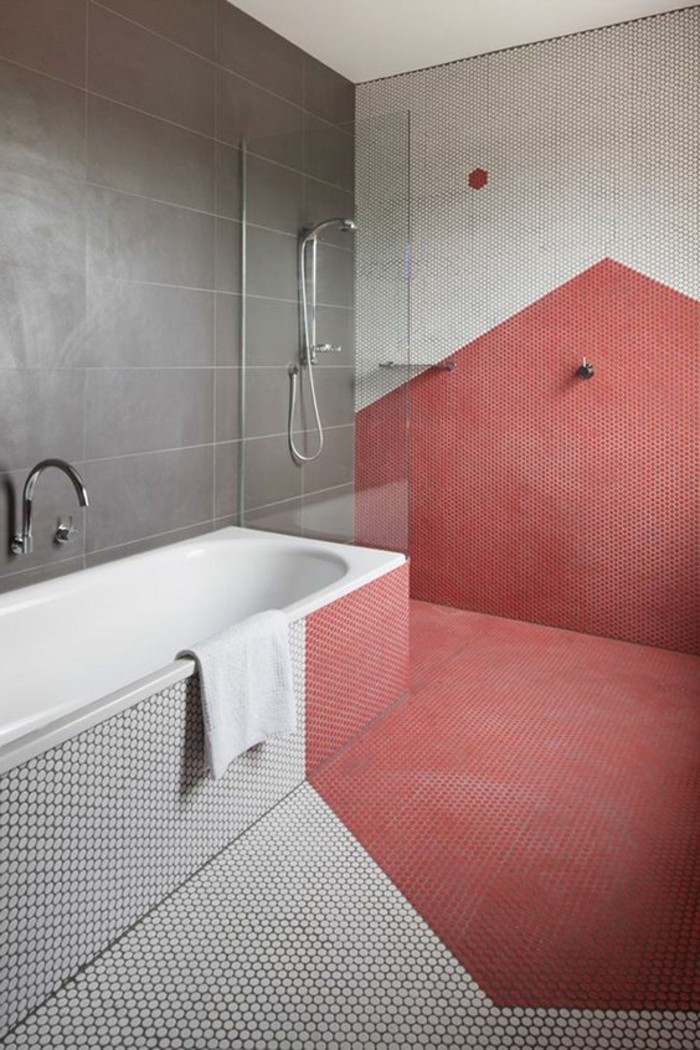 carrelage-effet-béton-salle-de-bain-bicolore-rouge-et-gris