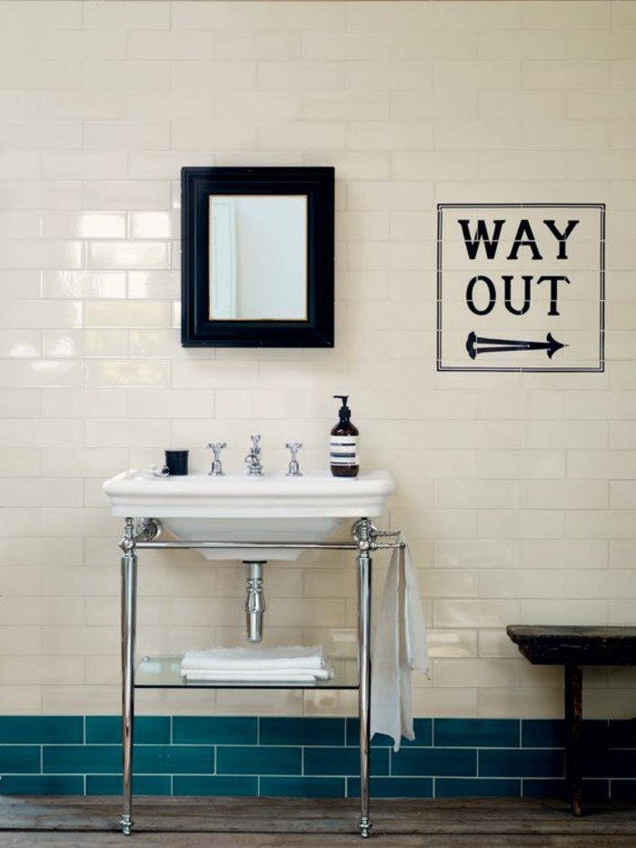 lavabo-retro-carrelage-blanc-brillant-petit-miroir-mural