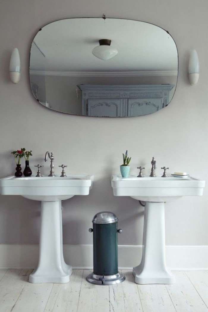 lavabo-retro-deux-lavabos-colonnes-miroir-ovale-sol-blanc