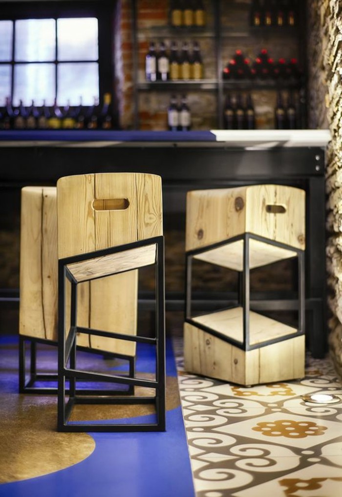tabourets-de-bar-geometriques-formes-en-bois