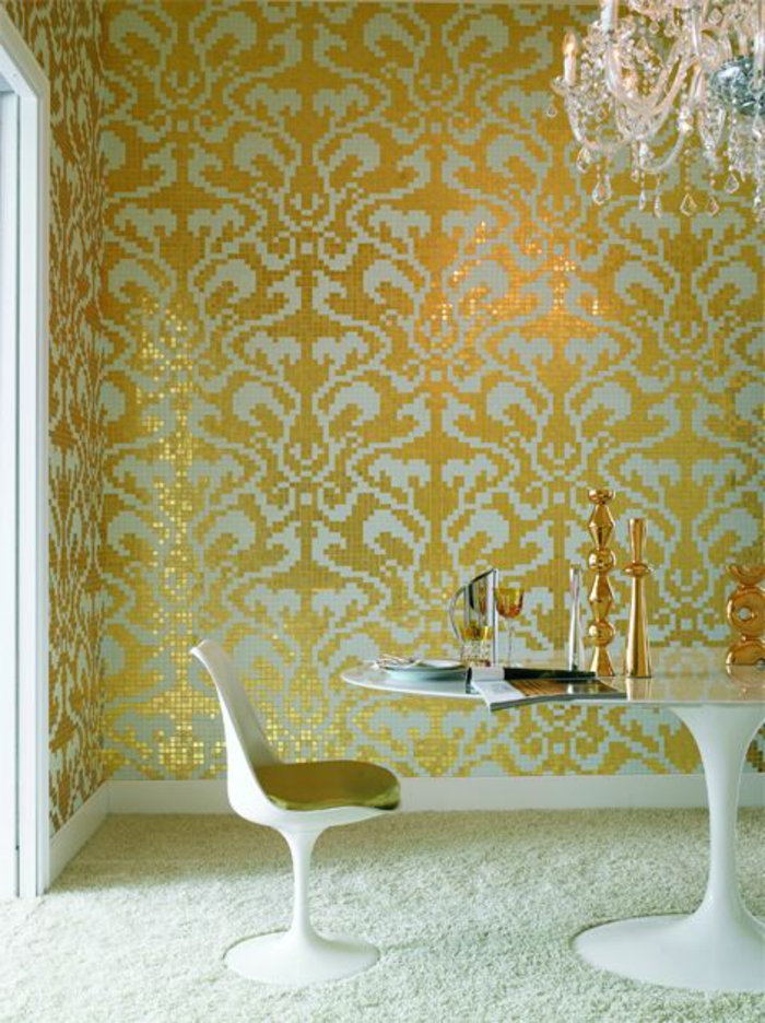 chaise-tulipe-tapis-moelleux-papier-peint-baroque