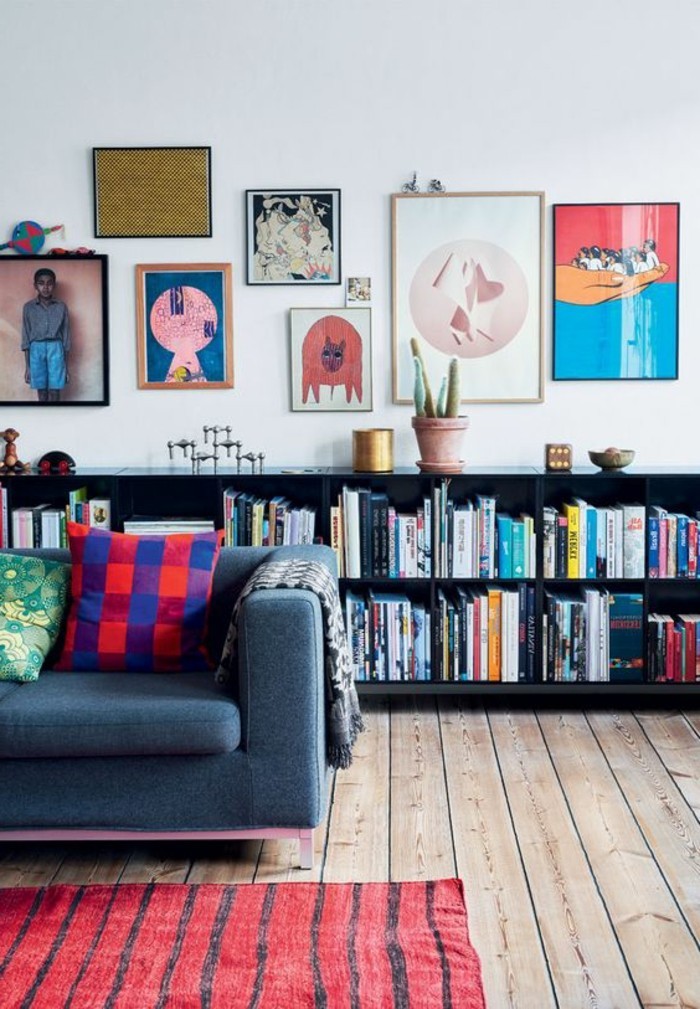 etagere-basse-etagere-bibliotheque-tapis-rouge-sofa-gris