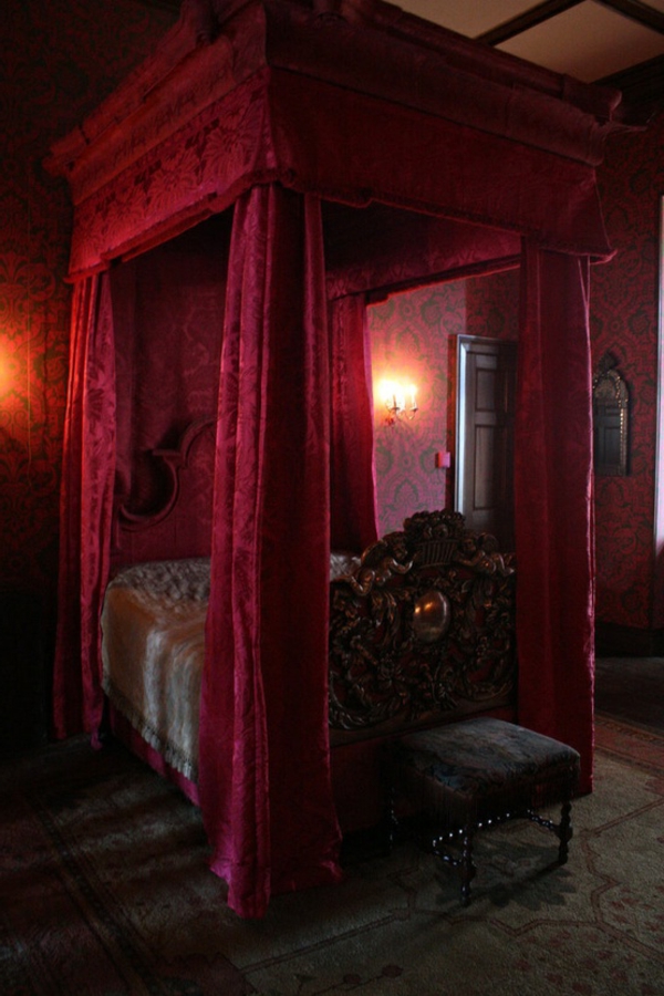 chambre-à-coucher-adulte-style-gotique-rouge