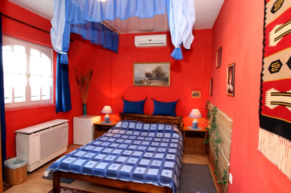 deco-lit-baldaquin-enfant-chambre-coloré-rouge-bleu