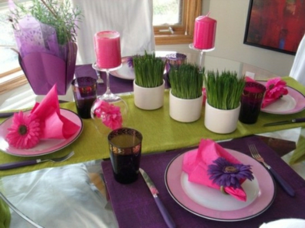 décorer-une-compositions-florales-table-rose-violet