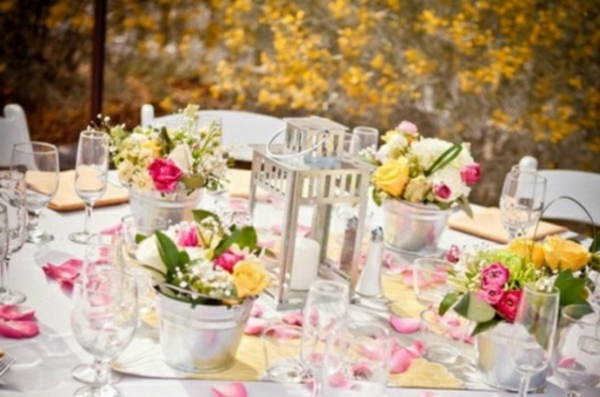 décorer-une-table-deco-roses