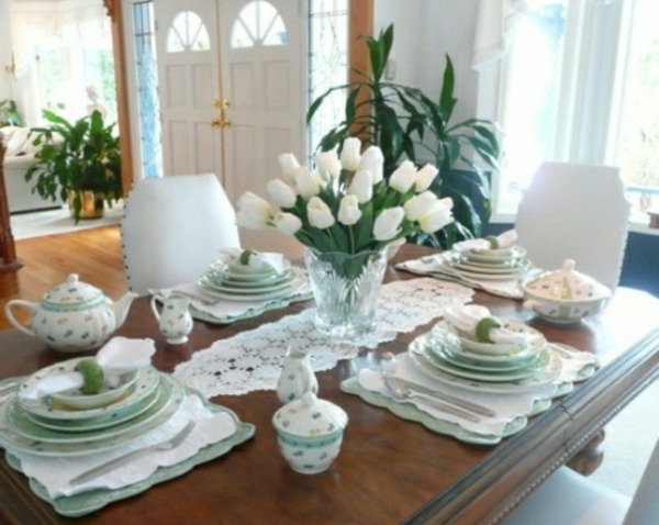 décorer-une-table-tulipes-blanc-