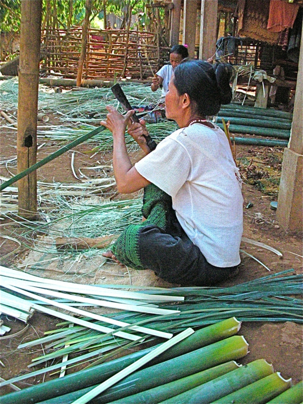faire-palissade-bambou-en-fines-lanières