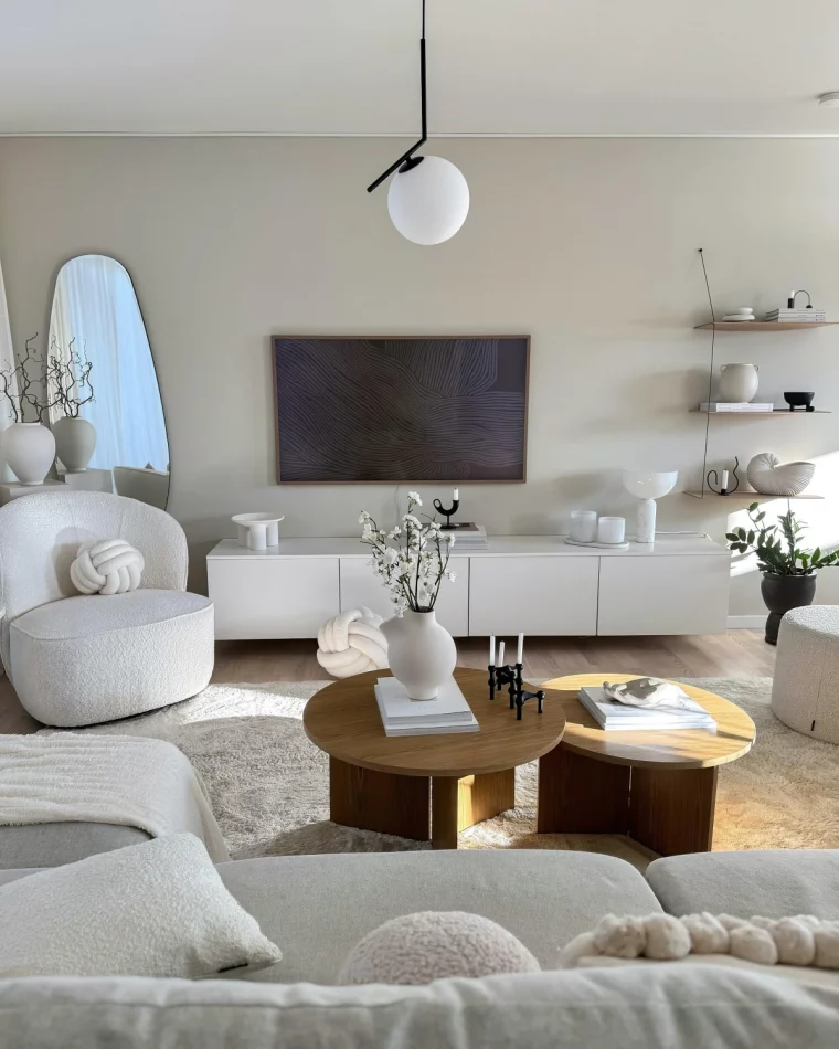 grand miroir forme ovale meubles blancs arrondis table bois