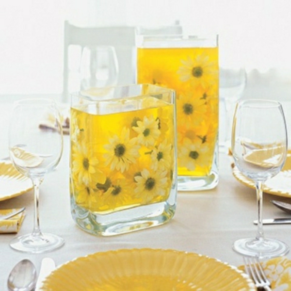 idée-déco-table-fleurs-au-jaune