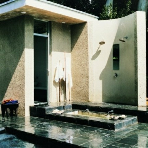 modèle-de-salle-de-bain-extérieure-simle-baignoire
