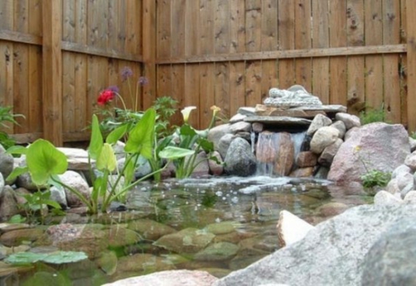 petite-fontaine-cascade-de-jardin-pierre