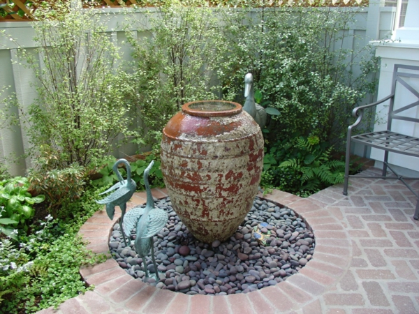 simple-fontaine-de-jardin-céramique-vintage-