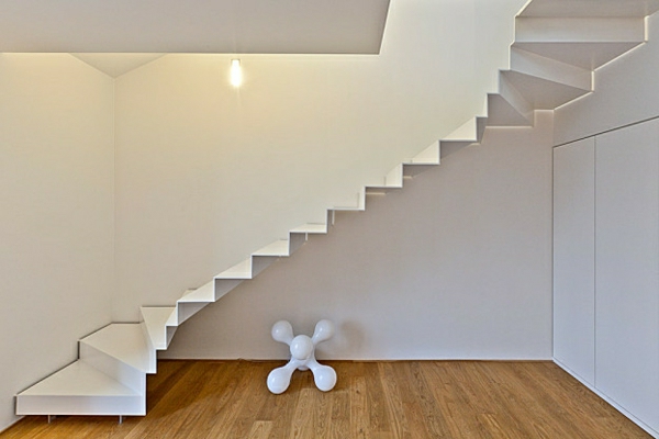 arcitecture-maison-moderne-blanc-escalier
