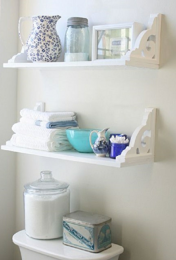 étagère-décoration-de-salle-de-bain-blanc-claire-vintage