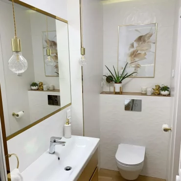 аmenager une petite salle de bain en blanc et elements dores