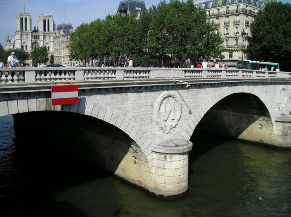 Pont-paris-iledelacité-saintmichel-architecture-haussmmannienne