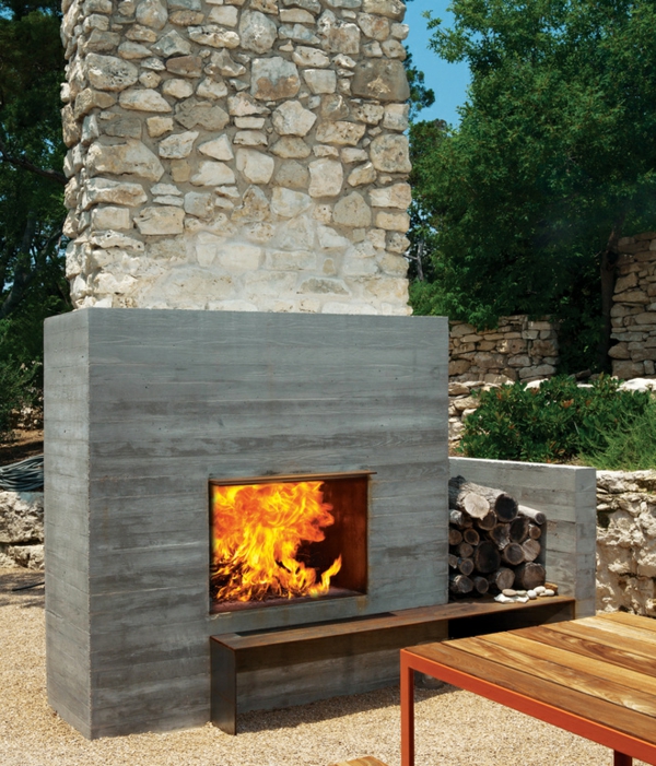 balcones-house-outdoor-fireplace-resized