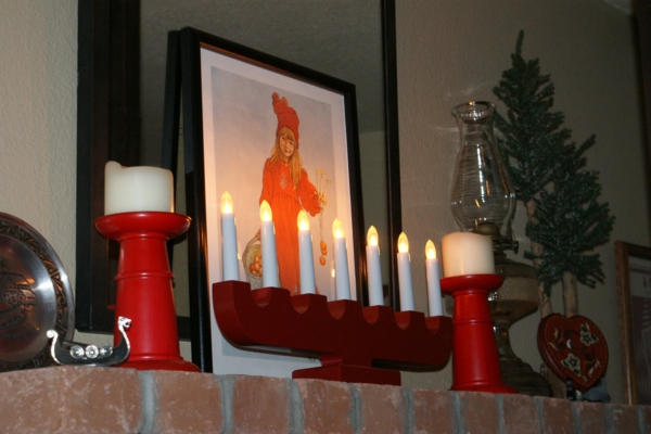chandelier-en-bois-déco-rouge-et-blanc-Noel