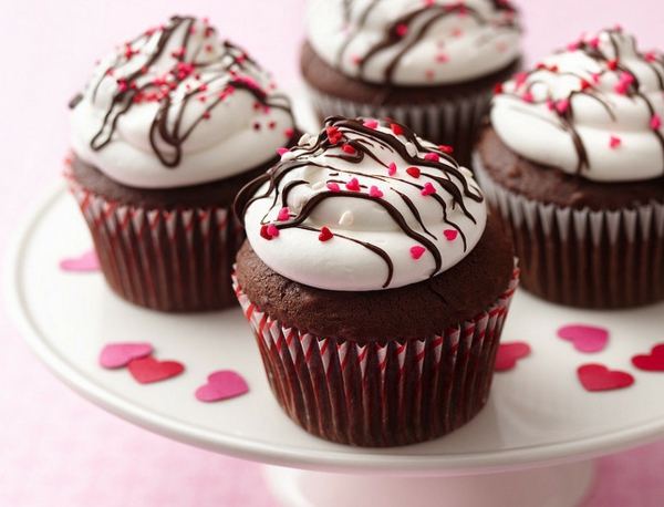 chocolate-cream-cupcakes-cute-decorating-Favim.com-356923-resized