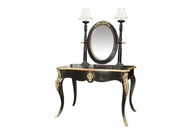 coiffeuse-napoleon-miroir-les-montants-prennent-la-forme-de-deux-lampes-lumiere-diffuse-resized