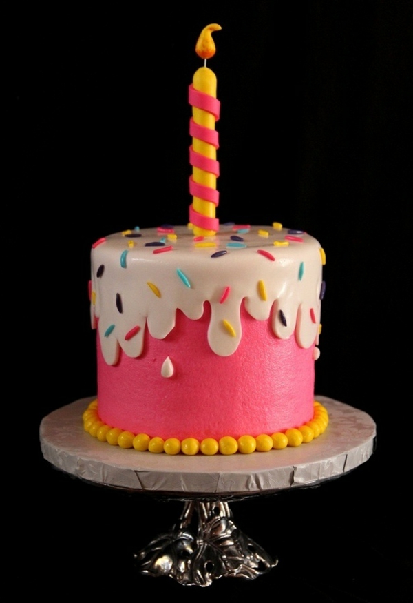décorer-le-gâteau d'anniversaire-