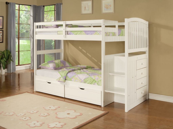 lit-d'enfant-avec-tiroirs-dortoir-avec-de-grandes-fenêtres-un-tapis-beige-à-fleurs