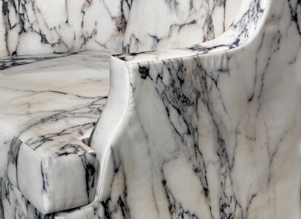 Le-marbre-et-le-design-contemporain-un-fragment-de-chaise-splendide