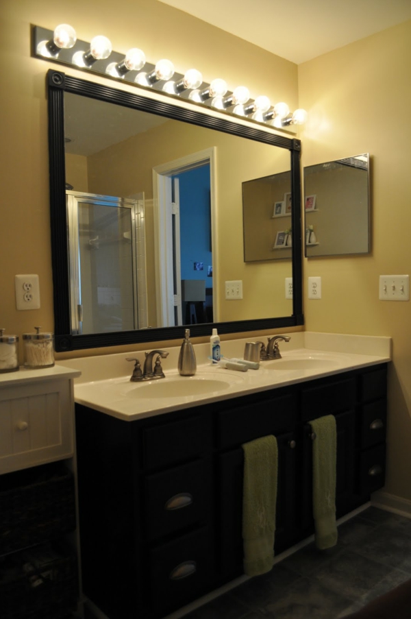 armoire-de-salle-de-bain-avec-miroir