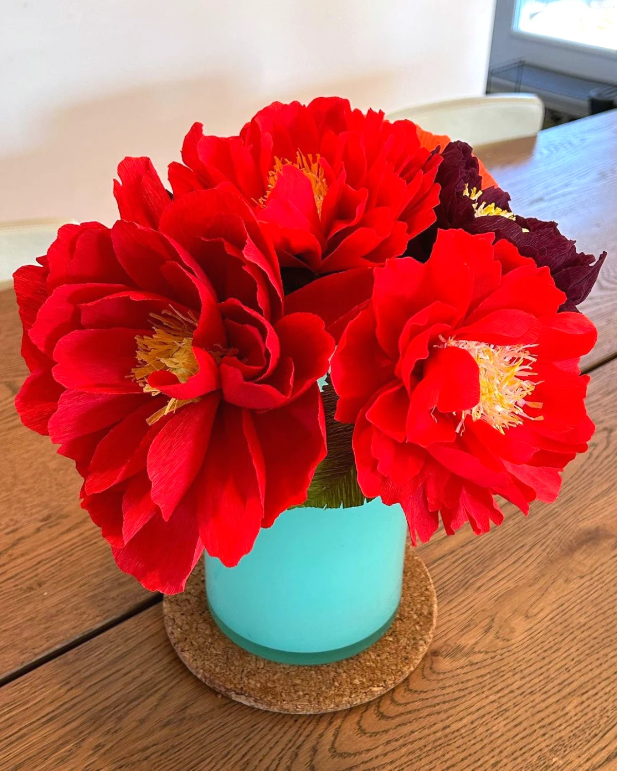 bouquet de fleurs rouges en papier crepon