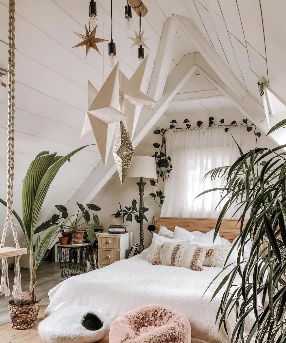 chambre cocooning en blanc et bois deco plantes