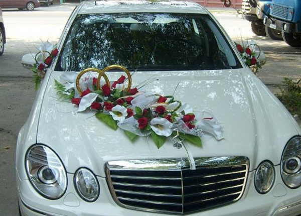La décoration de voiture de mariage - c'est faisable! - Archzine.fr