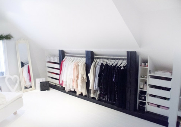 Un dressing mansarde des idées créatives pour l'usage efficace ... Dressing idées Chambre