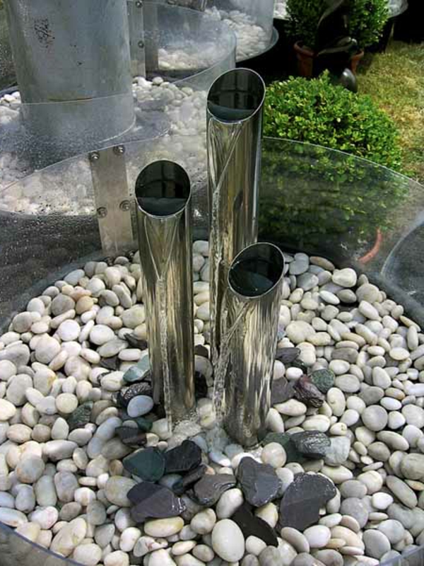 fontaine-de-jardin-design-idee-tubes-simple