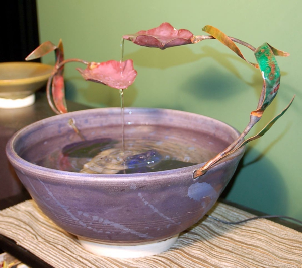 le-fontaine-d'intérieur-design-subtil-en-rose-et-lilas