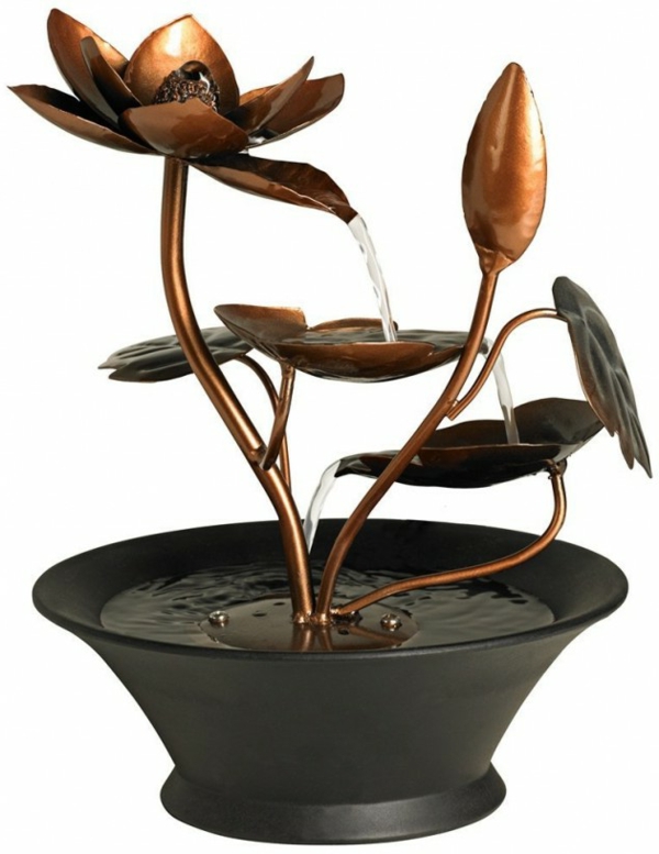 le-fontaine-d'intérieur-design-une-fontaine-douce-à-une-fleur-de-cuivre